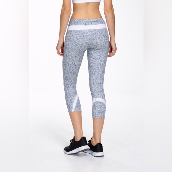 lululemon athletica Pants - Lululemon Run: Inspire Crop II All Luxtreme 4 Petite Fleur Silver Spoon White